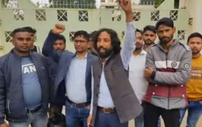 झारखंड में मैट्रिक पेपर लीक पर बवाल, जैक दफ्तर के समक्ष प्रदर्शन, भाजपा ने सरकार पर साधा निशाना